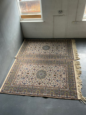 Pair of Kashan rugs with pale field (234 x 142 / 244 x 144cm)