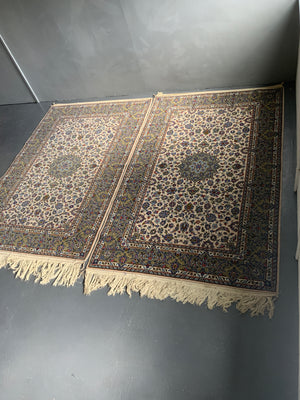 Pair of Kashan rugs with pale field (234 x 142 / 244 x 144cm)