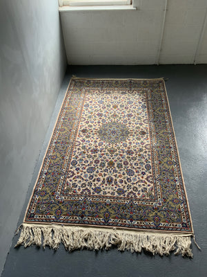 Pair of Kashan rugs with pale field (234 x 142 / 244 x 144cm)