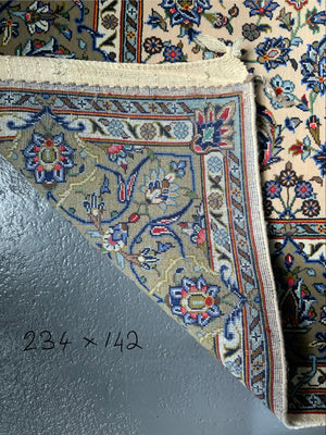Pair of Kashan rugs with pale field (234 x 142 / 244 x 144cm)