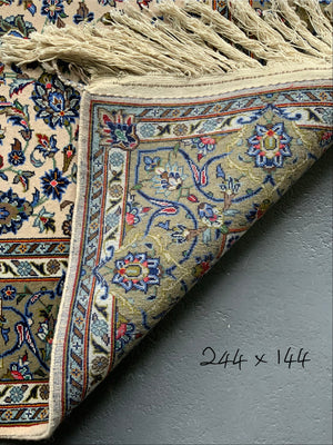 Pair of Kashan rugs with pale field (234 x 142 / 244 x 144cm)