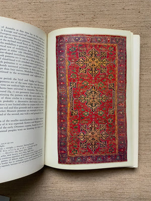 HUBEL, Richard G: The Book of Carpets • Praeger, New York 1970
