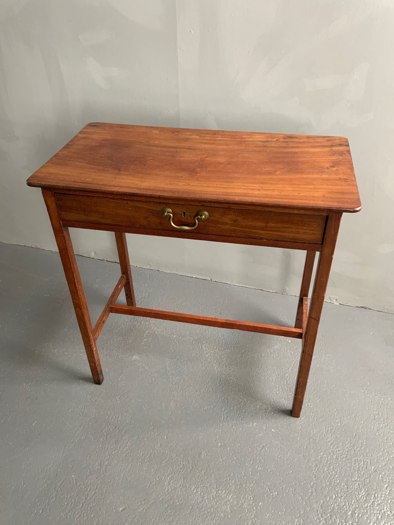 Regency single drawer mahogany table (72 x 72 x 39cm)