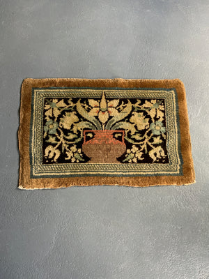 William Morris small rug (108 x 73cm)