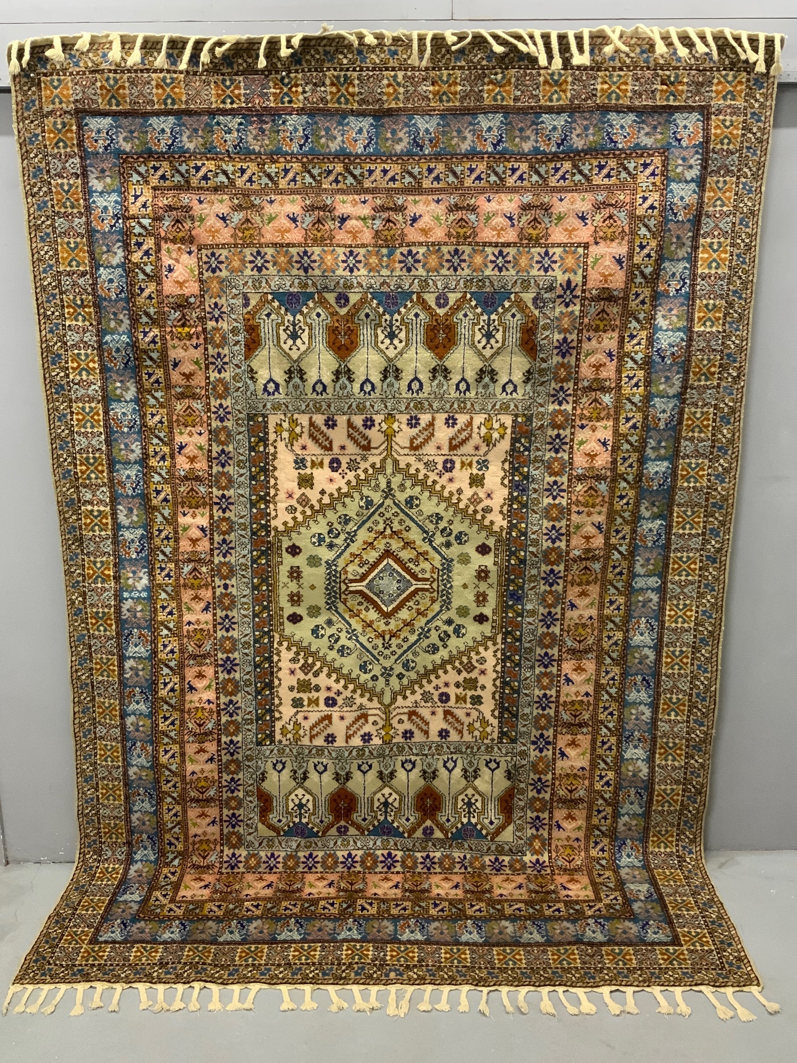 Tunisian carpet with Turko-Moroccan design (302 x 201cm)