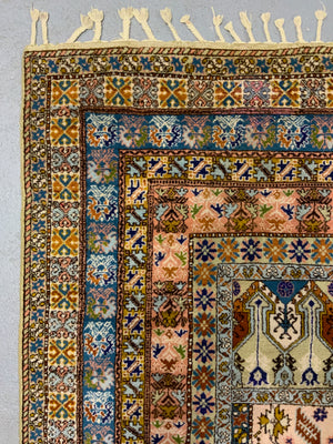 Tunisian carpet with Turko-Moroccan design (302 x 201cm)