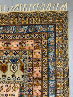 Tunisian carpet with Turko-Moroccan design (302 x 201cm)