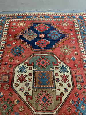 Kazak rug (211 x 147cm)
