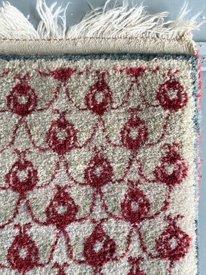 Turkish Tülü rug with pomegranate design (141 x 94cm)