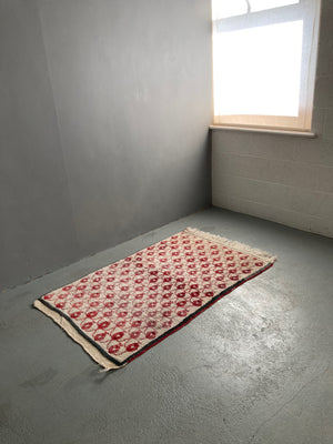 Turkish Tülü rug with pomegranate design (141 x 94cm)