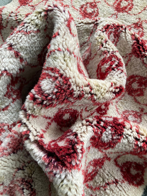 Turkish Tülü rug with pomegranate design (141 x 94cm)