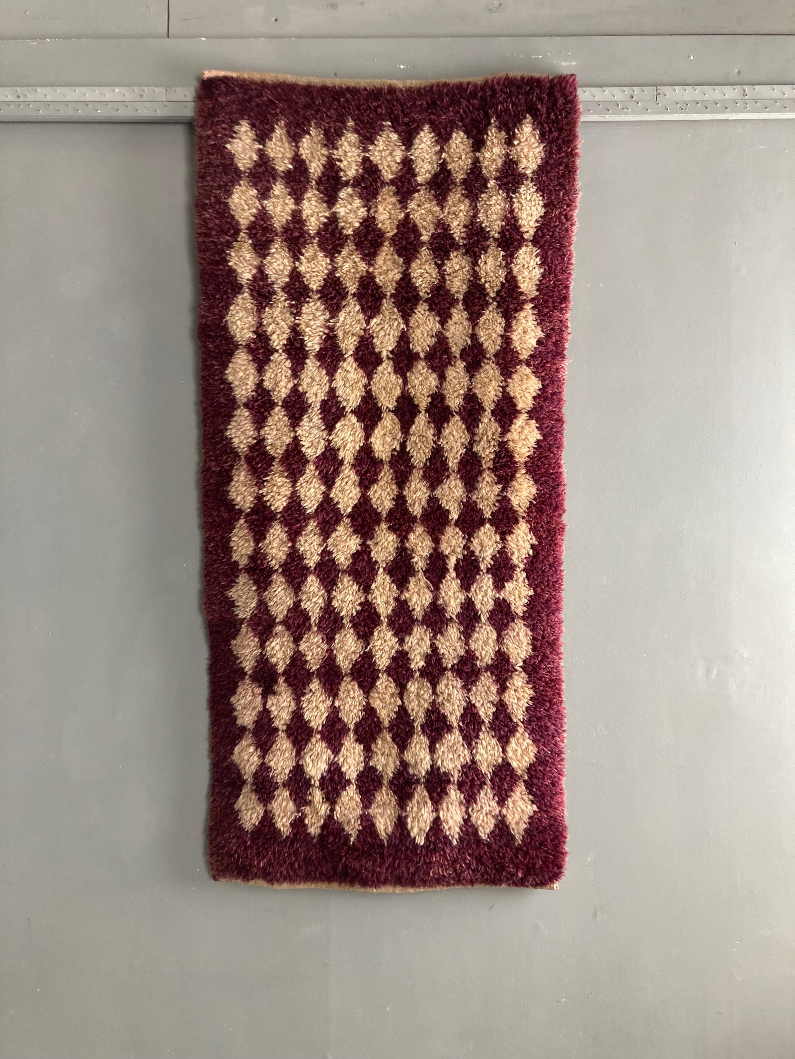 Turkish Tülü rug in plum and cream repeat design (155 x 70cm)
