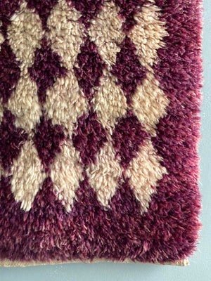 Turkish Tülü rug in plum and cream repeat design (155 x 70cm)