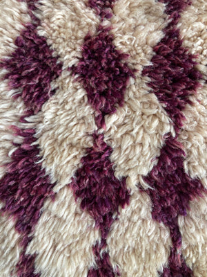Turkish Tülü rug in plum and cream repeat design (155 x 70cm)