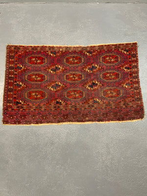 Small Tekke rug (127 x 72cm)