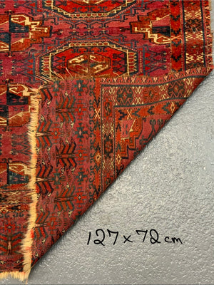 Small Tekke rug (127 x 72cm)