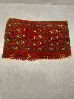 Small Tekke rug (122 x 76cm)