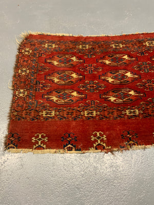 Small Tekke rug (122 x 76cm)