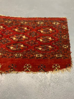Small Tekke rug (122 x 76cm)