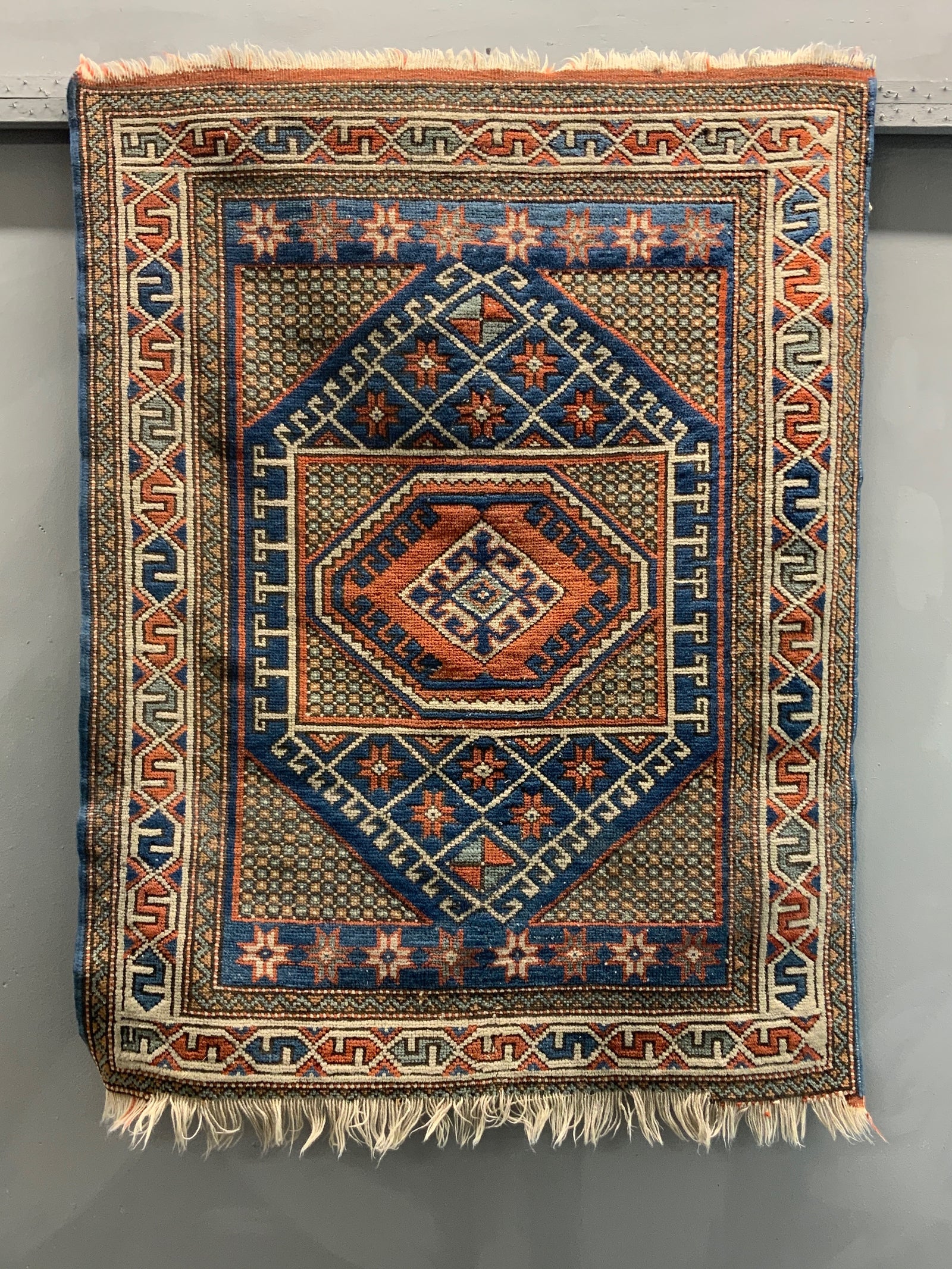 Small Turkish Ayvacik rug (118 x 92cm)