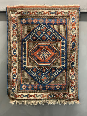 Small Turkish rug (118 x 92cm)