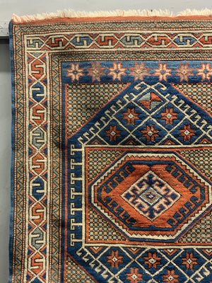 Small Turkish rug (118 x 92cm)
