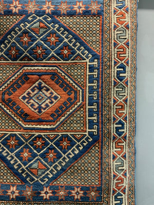 Small Turkish rug (118 x 92cm)