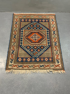 Small Turkish rug (118 x 92cm)