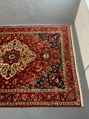 Bactiari / Bakhtiar medallion carpet (305 x 212cm)
