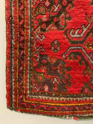 Turkish 'red Turkey' Ushak rug (205 x 127cm)