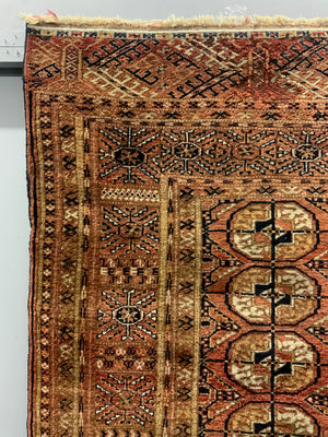 Yomut Tekke Turkmen rug (189 x 140cm)