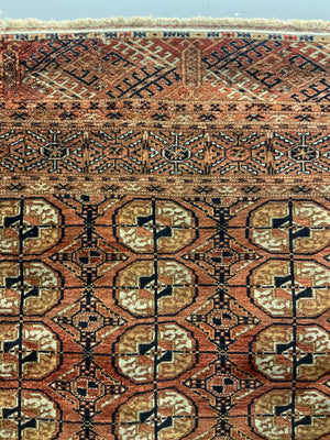 Yomut Tekke Turkmen rug (189 x 140cm)