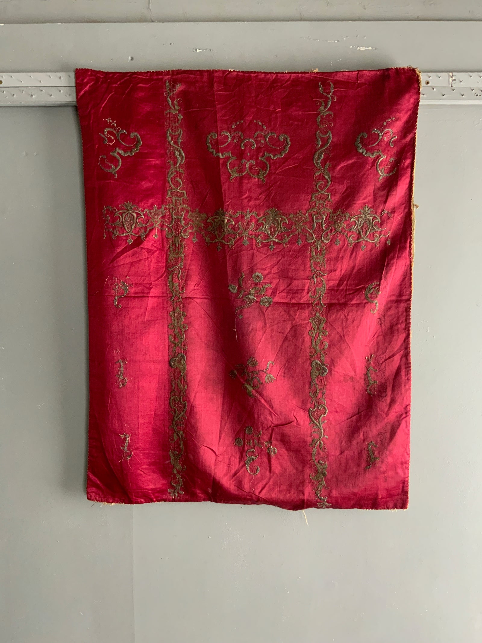 Italian / Spanish antique gilt embroidery (87 x 67cm)