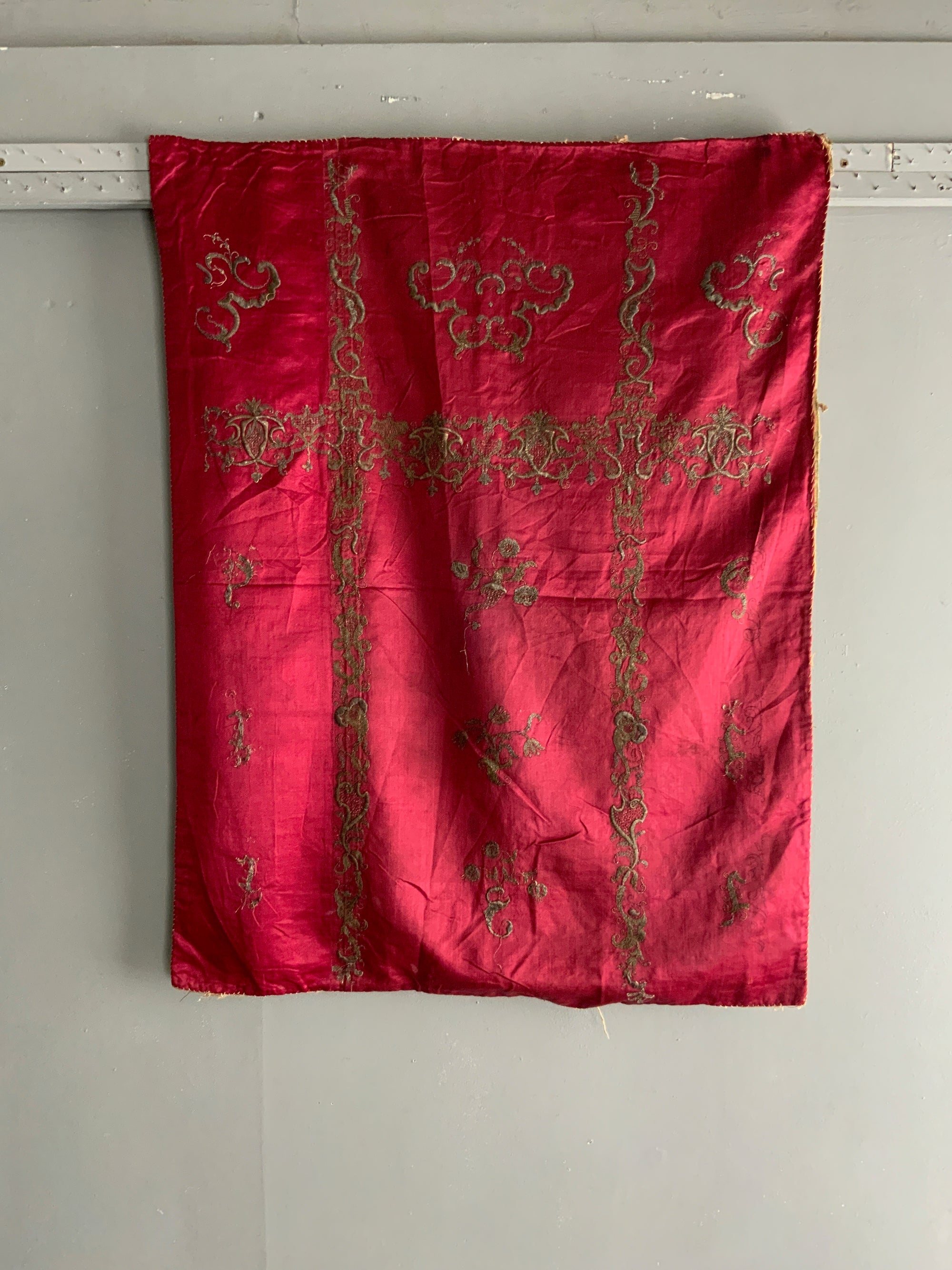 Italian / Spanish antique gilt embroidery (87 x 67cm)