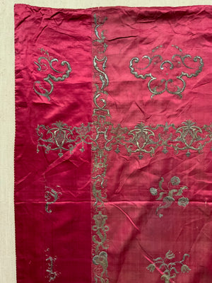 Italian / Spanish antique gilt embroidery (87 x 67cm)