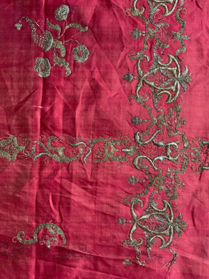Italian / Spanish antique gilt embroidery (87 x 67cm)