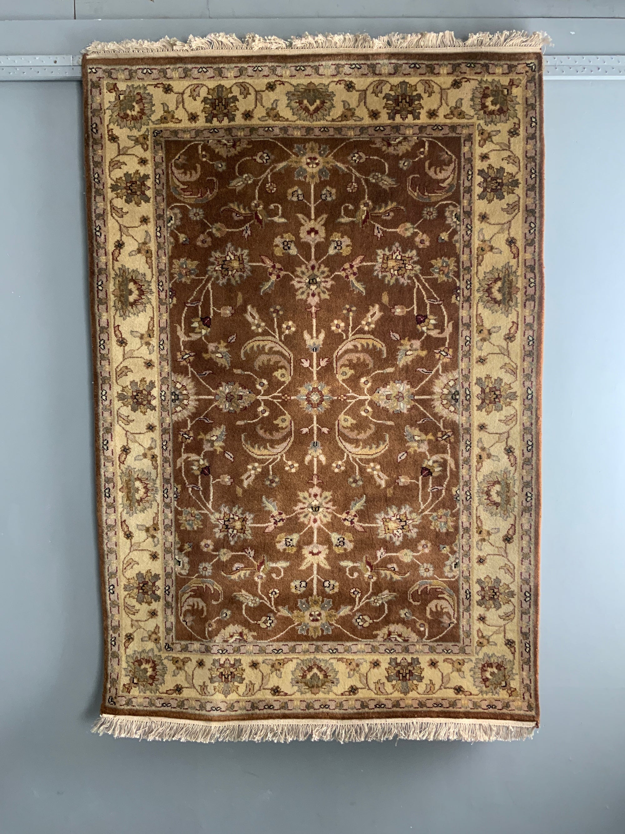 Indo-Persian rug (181 x 125cm)