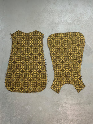 Antique gothic style chasuble silks (90 x 60cm) [2]