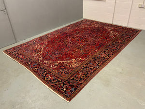 Heriz Ahar vintage medallion carpet (372 x 248cm)