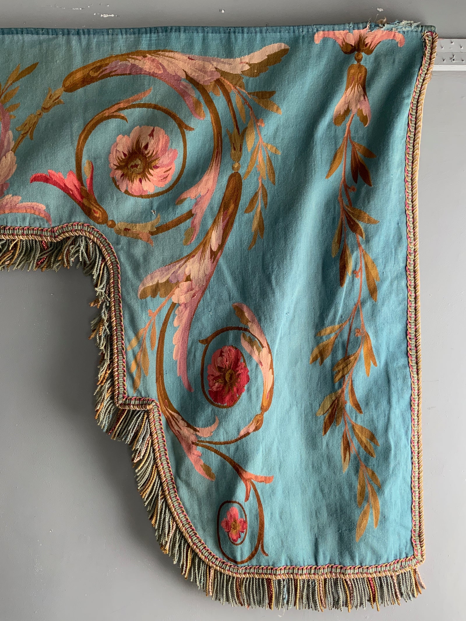 French antique Aubusson tapestry lit à baldaquin / pelmet (112 x 225cm)