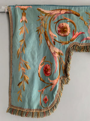 French antique Aubusson tapestry lit à baldaquin / pelmet (112 x 225cm)