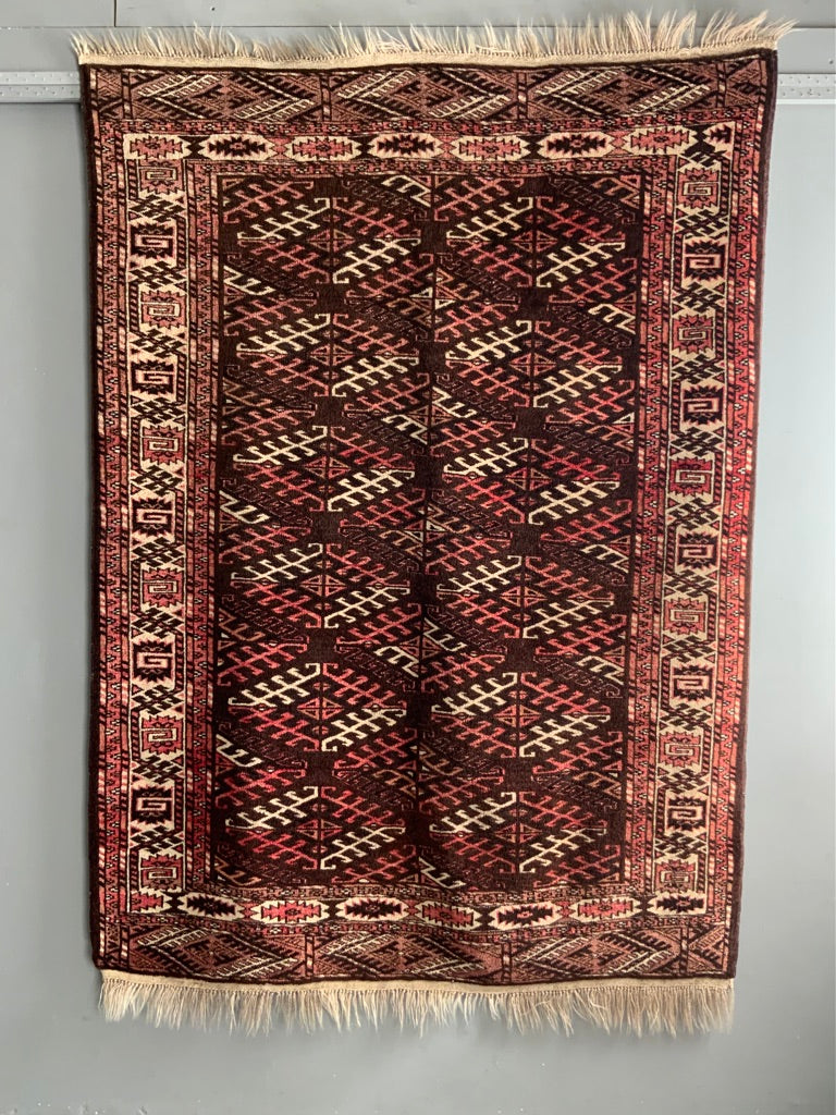 Turkmen Yomut rug (203 x 147cm)
