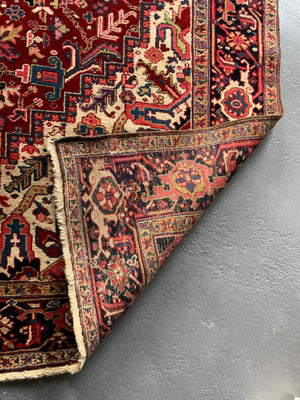 Heriz vintage carpet with medallion design (321 x 232cm)