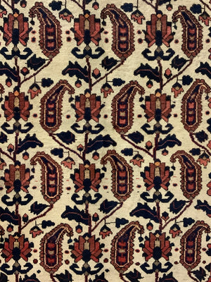 Bactiar large rug with cream field (257 x 158cm)