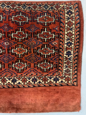 Yomut antique chuval with original plainweave back (82 x 106cm)