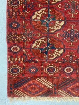 Turkmen Tekke antique small rug (120 x 96cm)