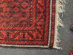 Balouch antique rug (198 x 108cm)