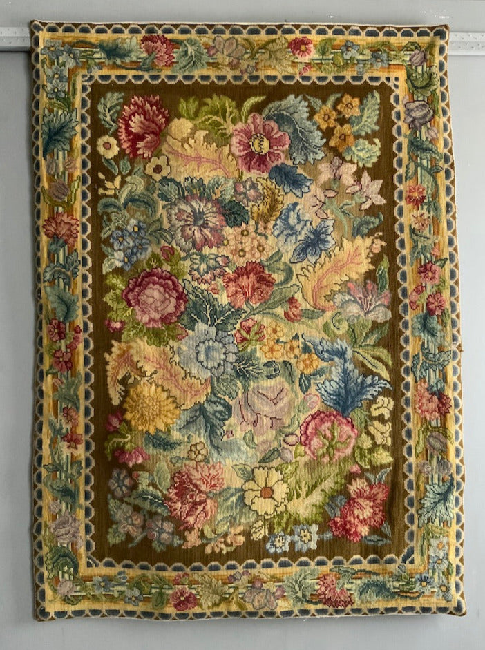 Pontremoli-type vintage floral needlework rug (162 x 118cm)