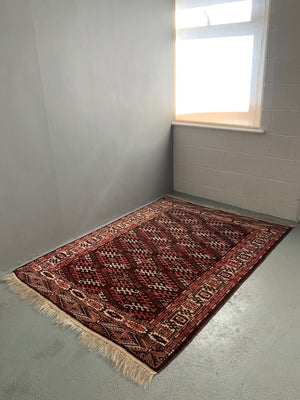 Turkmen Yomut rug (203 x 147cm)