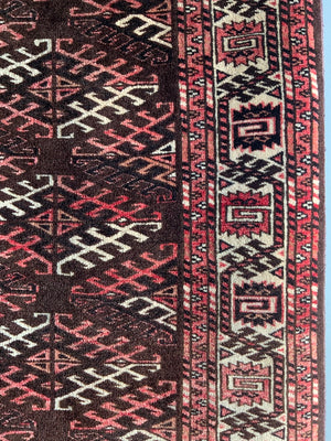 Turkmen Yomut rug (203 x 147cm)